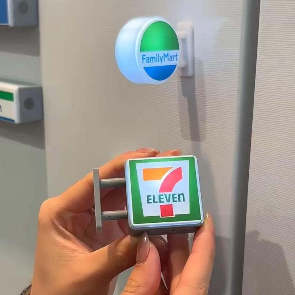Светящаяся магнитная наклейка на холодильник 7-Eleven с функцией подзарядки