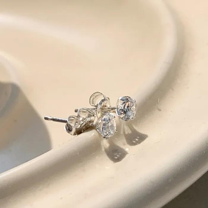 Серебряные серьги 925 пробы с кристаллами и кубическим цирконием 4 мм