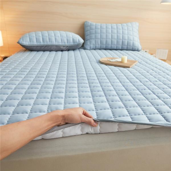 Waterproof  Mattress Pad Antibacterial and Mite-proof Bed Mat Non-Slip Mattress Cover Waterproof Thicken Quilted Bedspreads(No Pillowcases )