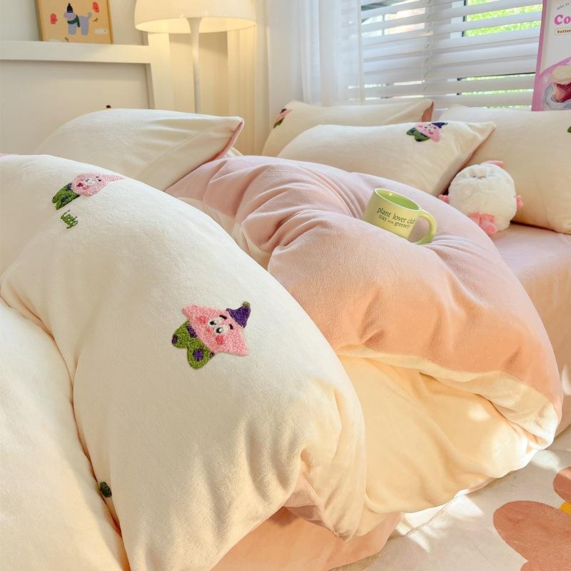 Зимнее полотенце с вышивкой, молочный бархат, комплект из четырех предметов, утолщенное теплое постельное белье с героями мультфильмов, коралловое фланелевое пододеяльник