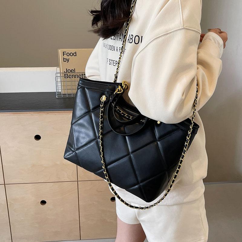 Премиальная сумка-цепочка с бриллиантами женская 2025 новая трендовая летняя на плечо под мышку большая вместимость популярная сумка-тоут