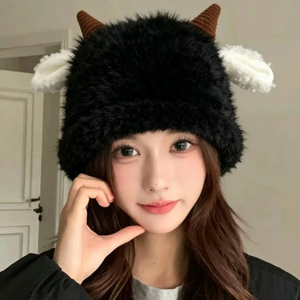 Cute little cashmere hat women's new thickened and velvet soft waxy ear protection hat versatile and small knitted hat