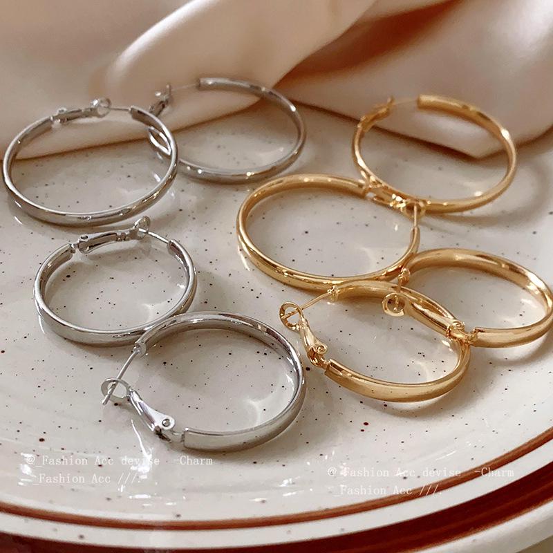 Геометрические серьги-кольца с серебряной иглой - Высокая мода для женщин