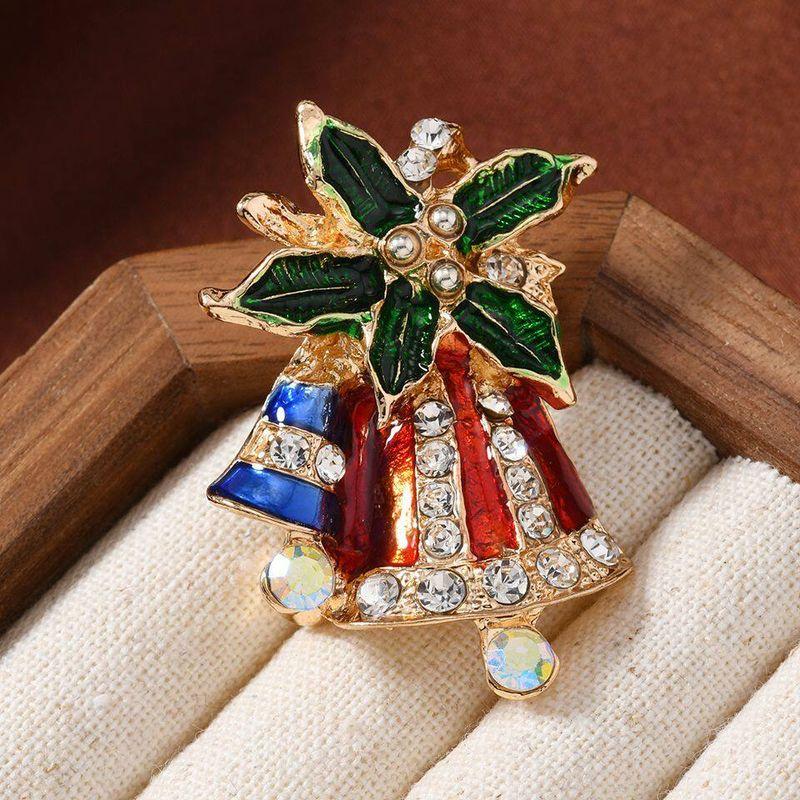 Vintage Christmas Brooch European and American Style Enamel Christmas Tree Santa Claus Snowflake Brooch Pin Boots Snowman Bell Ornament