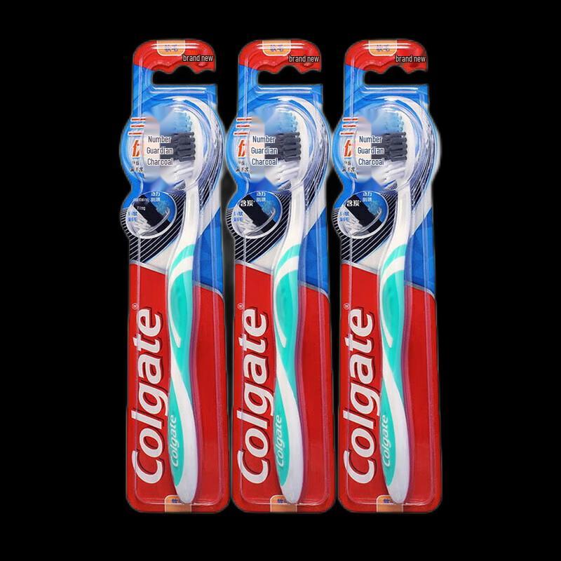 Colgate Отбеливающая зубная паста с пищевой содой и мятой перечной & Зубная щетка Семейный набор