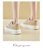 Белые кроссовки в корейском стиле весна-лето 2025: Женские спортивные туфли на толстой подошве, увеличивающие рост, для повседневной уличной одежды, модель Q2005