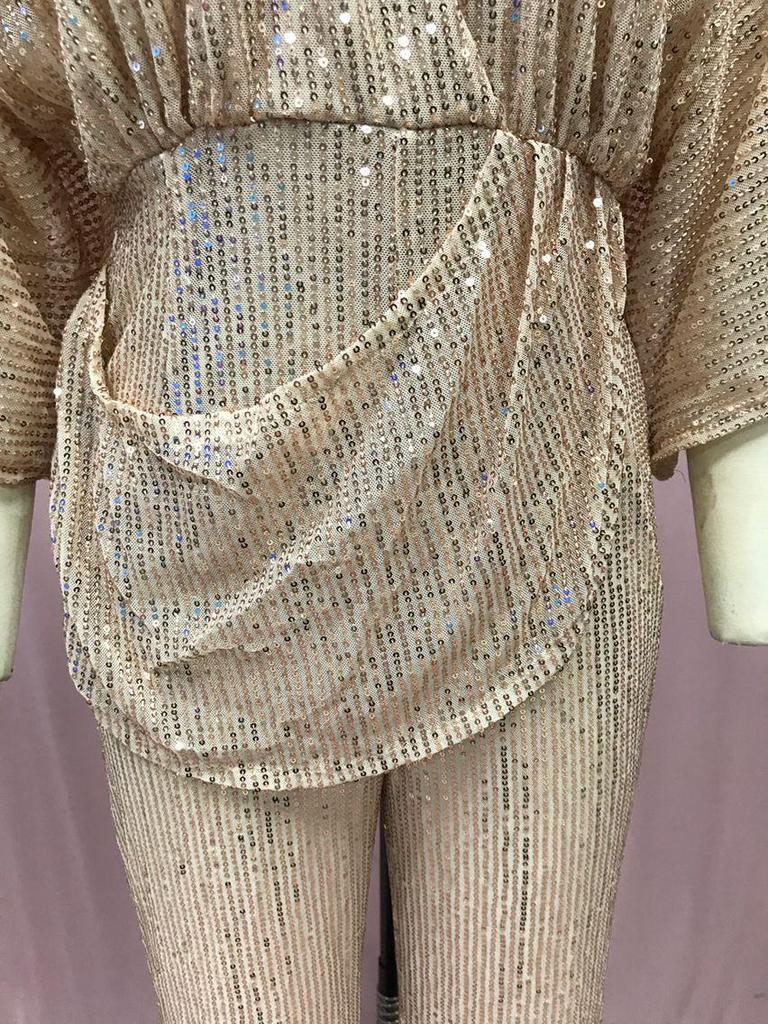 Женский комбинезон с глубоким V-образным вырезом и открытой спиной в европейском и американском стиле 2025 года 