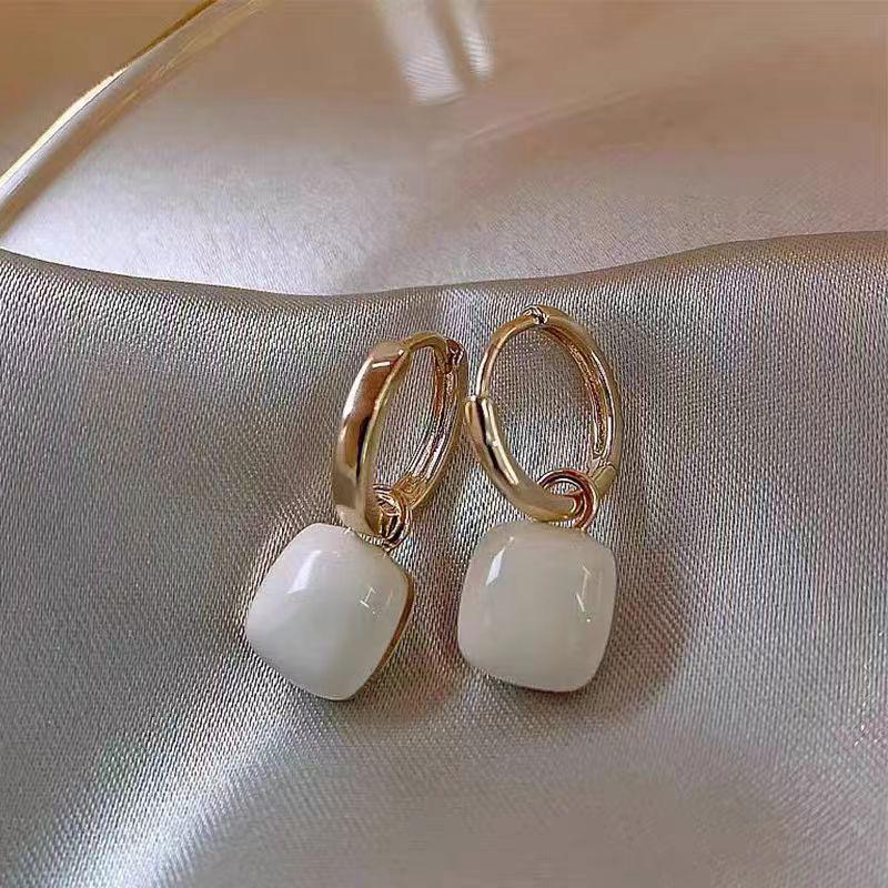 Элегантные квадратные серьги с красной капельной глазурью — универсальные, высококачественные и легкие, роскошные