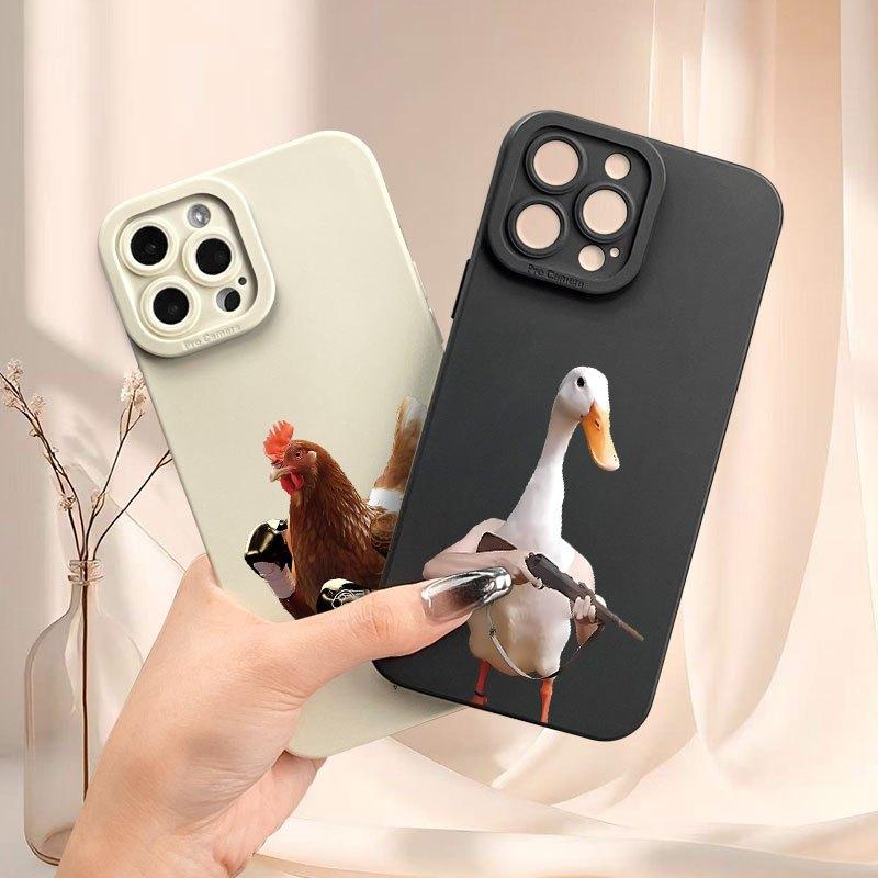 Чехол для телефона с дизайном "Дерущиеся курица и утка", подходит для iPhone 17, 16, 15, 14, 13, 12, 11 Pro/Max/Plus, противоударный и защищающий от падений