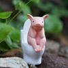 Миниатюрная статуэтка свиньи Свинья, сидящая на унитазе Мини-игрушка животное