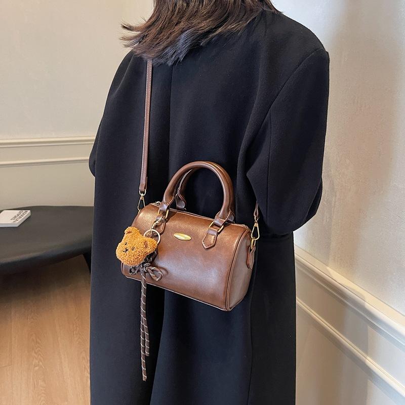 Популярная сумка этого года 2025 новая модная портативная на плечо осенняя универсальная сумка-мессенджер сумка-подушка Бостон