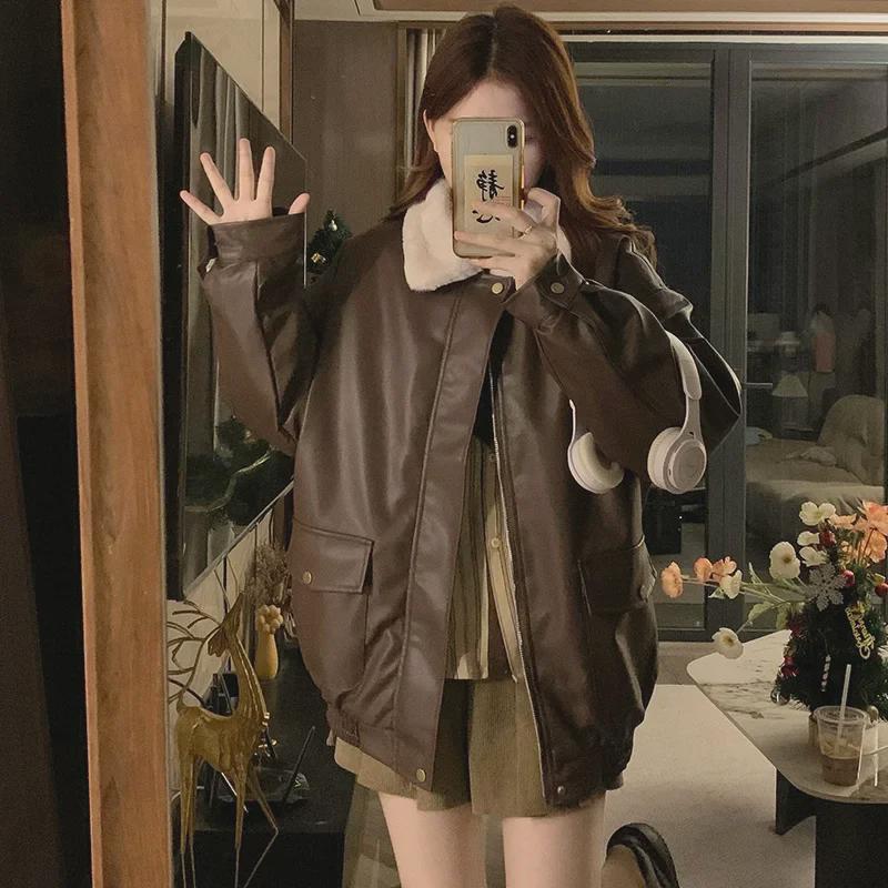 Женское высококачественное зимнее пальто из американской мотоциклетной кожи и хлопка: Корейский стиль, свободный крой, плюс бархат, плотная, короткая куртка.