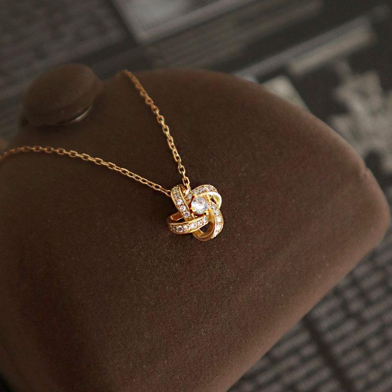 Цирконий Ветряная мельница Ожерелье для женщин Четырехлистный клевер Цветы Ключица Цепочка Легкое Роскошное Ожерелье Темперамент Ниша