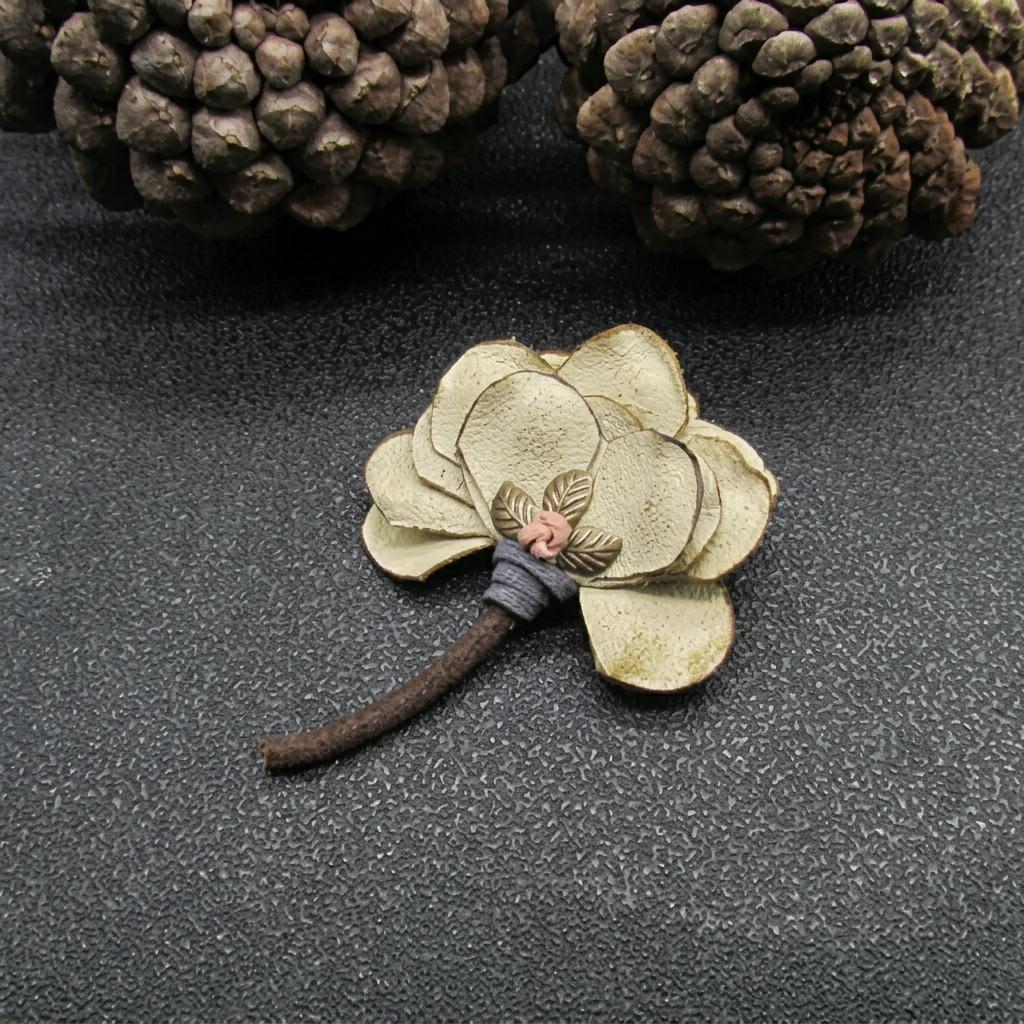 Handmade Flower Brooch Natural Vintage Fabric Brooch Floral Decorative Pin Lightweight Retro Brooch Pin For Gift Shawls Vintage
