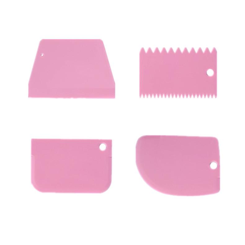 Набор из четырех скребков из полипропиленового пластика для приготовления тортов - включает трапециевидные и зубчатые скребки
