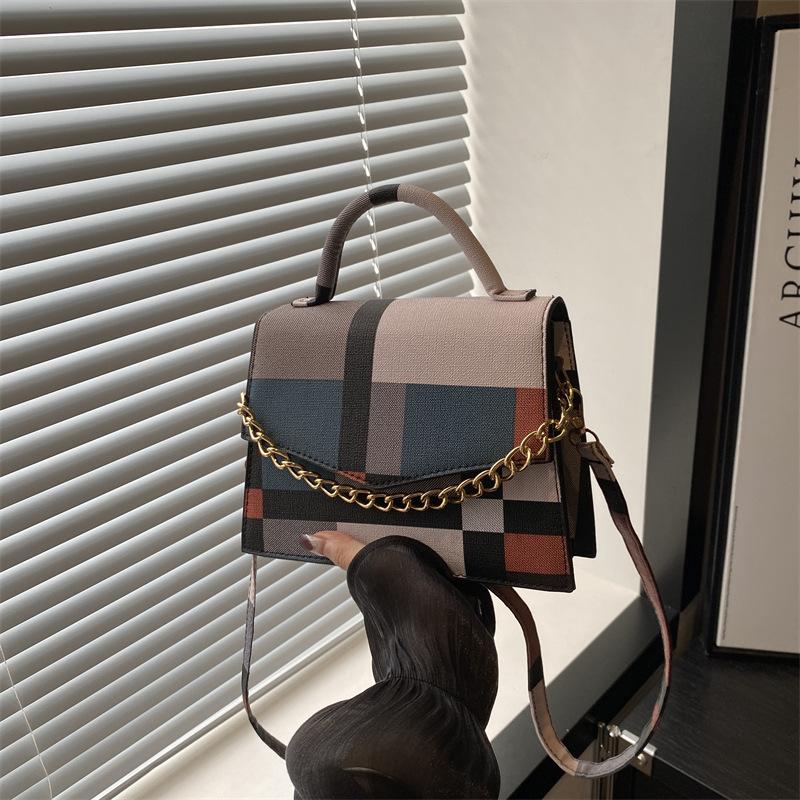 Маленькая квадратная сумка для женщин, осенняя, простая, новая, универсальная, нишевая, дизайнерская, ручная сумка через плечо