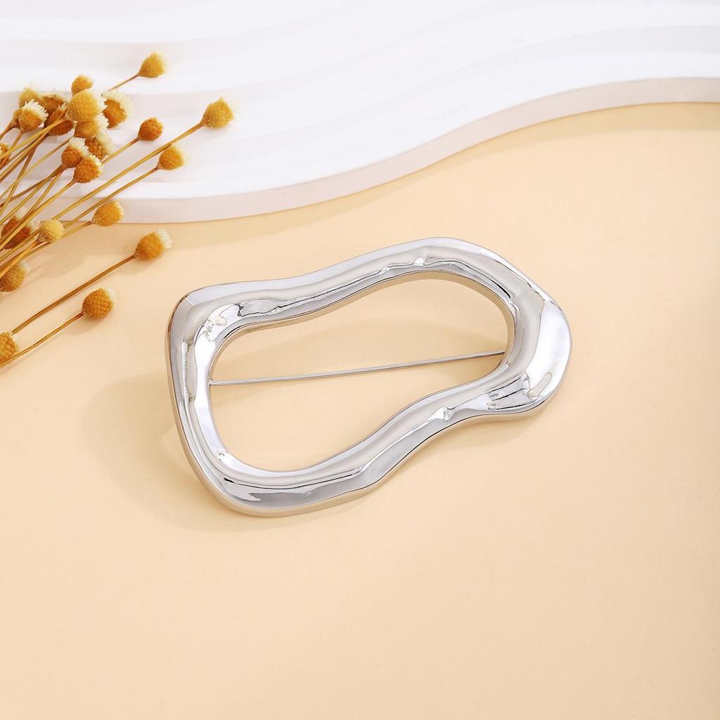 Элегантная европейская и американская овальная брошь неправильной формы — гладкий, роскошный, высококачественный осенне-зимний модный аксессуар для женщин.