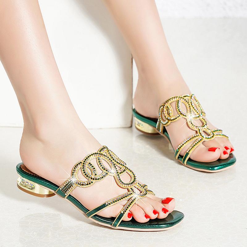 Модные новые женские модные босоножки на низком каблуке со стразами, летние босоножки для отдыха на плоской подошве, универсальные шлепанцы с мягкой подошвой, пляжная обувь