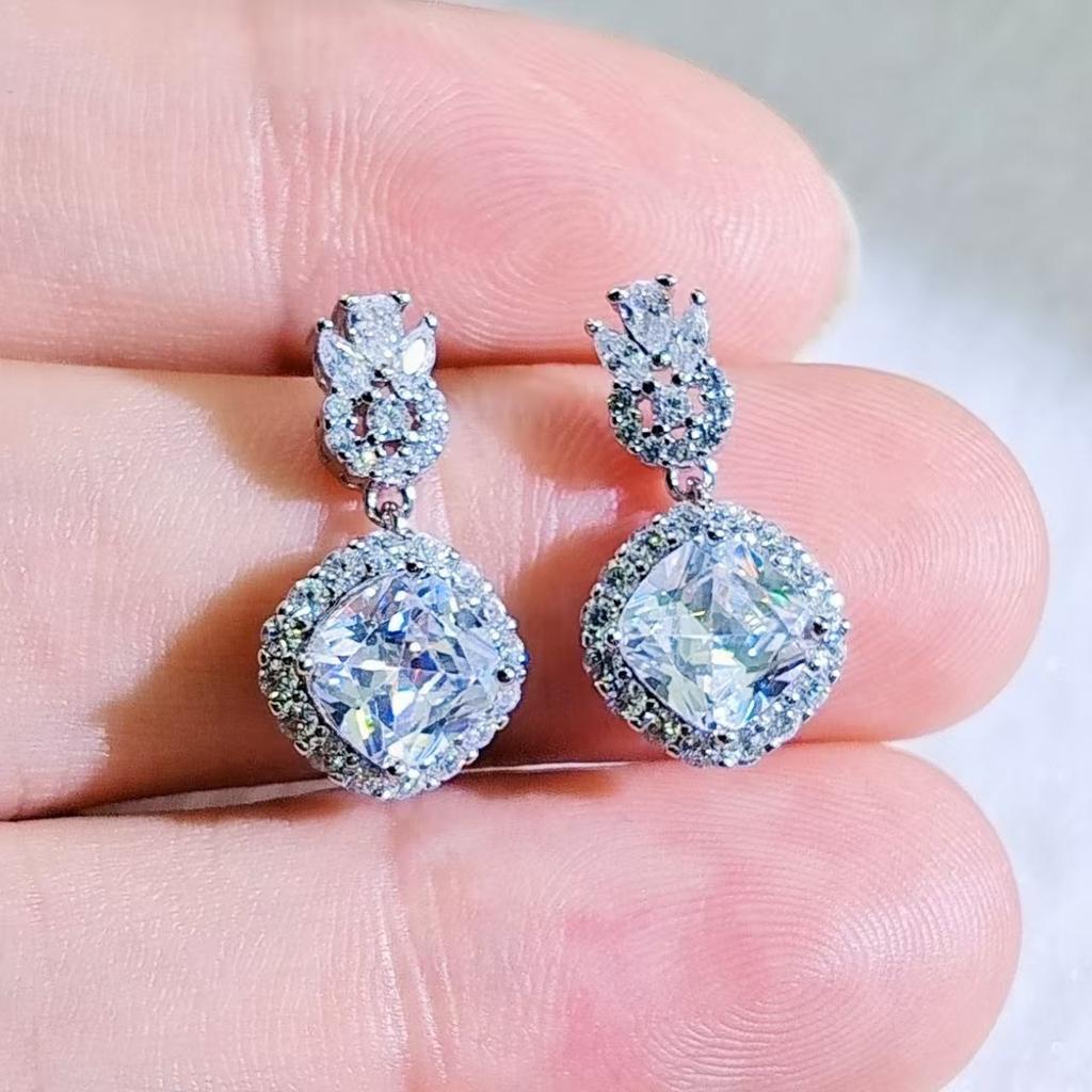 Temperament: Versatile Light Luxury, High-end Super Glitter, Diamond Crown, Zircon Stud Earrings, Pink Gemstone Sugar Cube Earrings