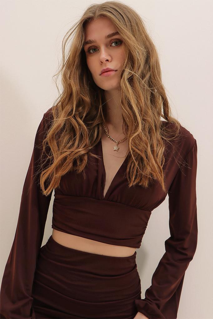 Women's Blouse New Season Fashion Black V-Neck Front and Waist Gathered Sandy Crop Blouse