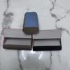 Высококачественный универсальный чехол для очков из ПУ-кожи: Подходит для солнцезащитных очков и очков для близорукости, устойчив к давлению.