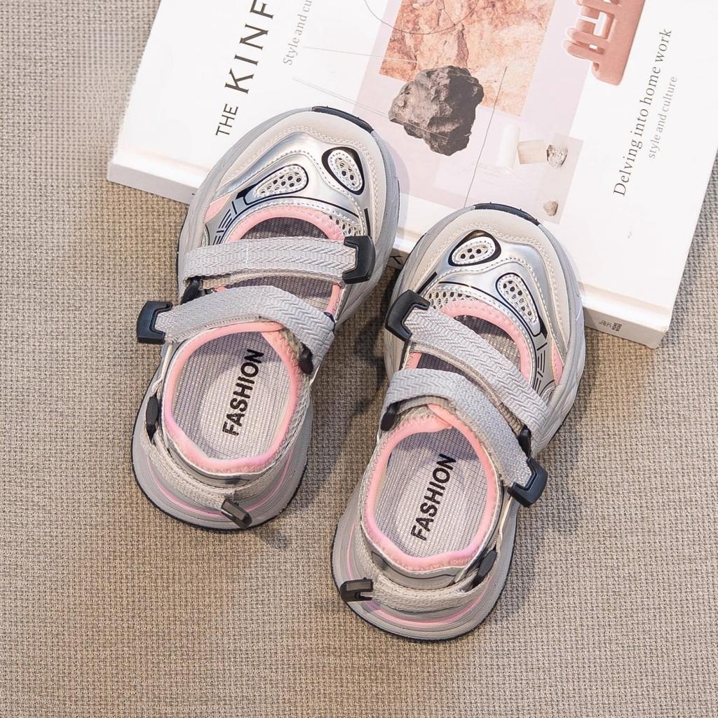 Мальчиковые сандалии 2025 новые летние детские туфли с закрытым носком летние спортивные сандалии девочки пляжная обувь для детей среднего и старшего возраста