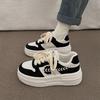 Популярные белые туфли на толстой подошве, женские весенние и осенние универсальные модные туфли для скейтбординга 2024 года, новая ниша, увеличивающая рост, повседневная модная спортивная обувь