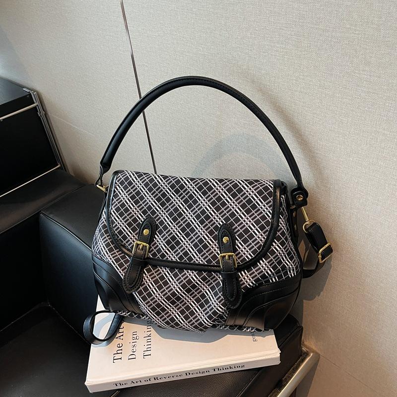 Простая сумка-тоут нишевая мода портативная на плечо для поездок большая вместимость новая сумка через плечо сумка-тоут