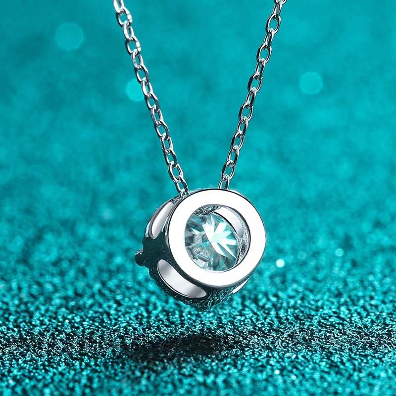Trendy 1 Carat D Color Round Moissanite Pendant Necklace Women Jewelry 100% 925 Sterling Silver Moissanite Necklace with Gra