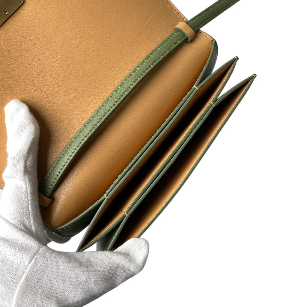 Подержанная сумка через плечо LOEWE Зеленая системная кожа Женская