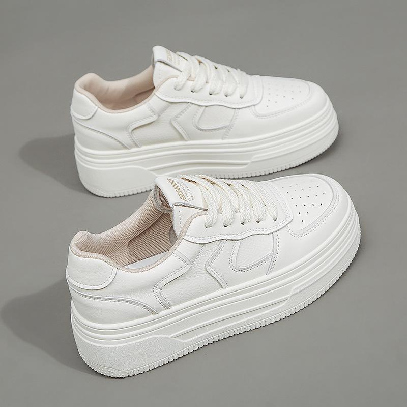 Кожаные белые туфли женские 2025 весна новые универсальные взрывные кексы толстая подошва увеличивающая рост женская обувь повседневная спортивная обувь для серфинга