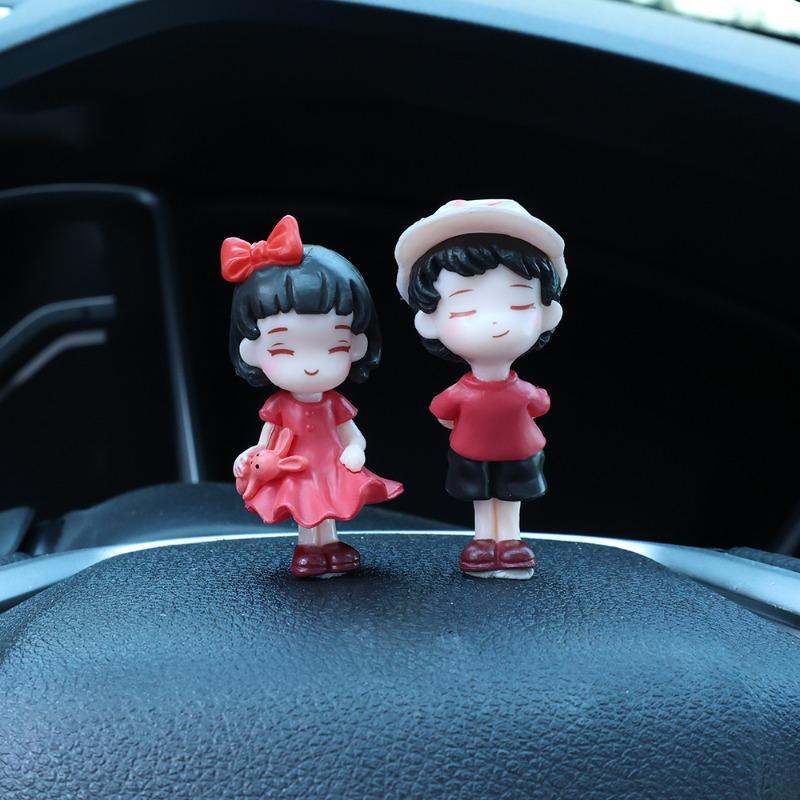 Мультфильм Пара Украшения Автомобиль Центральная Консоль Приборная Панель Аниме Белая Шляпа Красная Одежда Пара Поцелуй Лоб Украшения DIY Орнамент