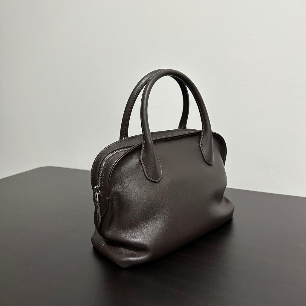 First Layer Cowhide Row French Minimalist Premium Sense Commuter Bowling Bag Wrinkled Minimalist Wind Large Capacity Handbag