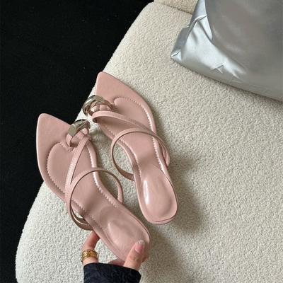 Тонкий скошенный каблук, металлическая пряжка, закрытый носок, шлепанцы, женская уличная обувь, дизайнерские, нишевые, шлепанцы с одним ремешком, остроносые сандалии