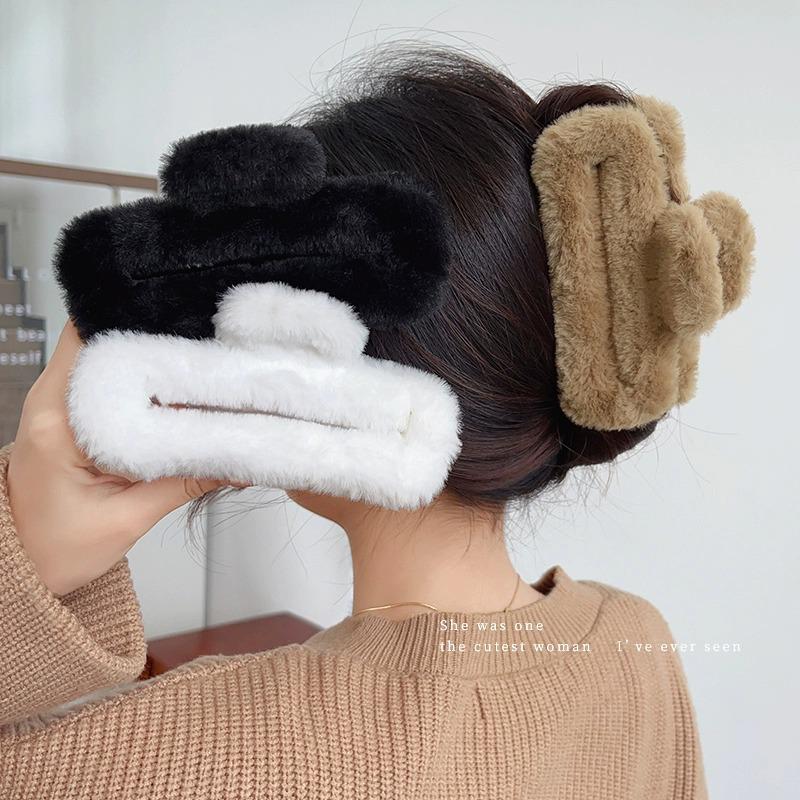 Large Plush Claw Clip for Women - Autumn/Winter 2023 Furry Hair Accessory, Square Shark Design, High-End Headwear