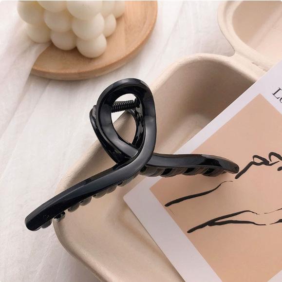 Matte Large Volume Shark Hair Clip - High-End Hairstyle Accessory for Women