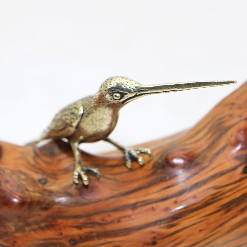 Brass Micro-Carved Kingfisher Ornament: Solid Copper Hummingbird Tea Knife with Long Beak - A Bird of Good Omen for Your Desktop.