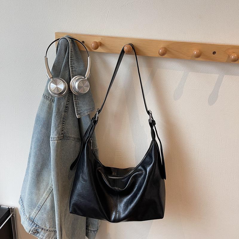 Ретро сумка женская большой вместимости 2025 новая осень и зима универсальная повседневная на плечо сумка-мессенджер сумка-тоут для поездок на работу