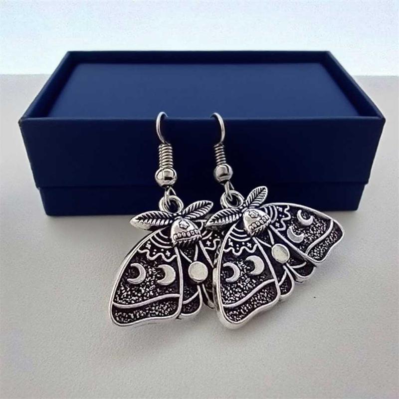 Vintage Gothic Moth Pendant Earrings For Women Men Ethnic Style Fashion Creative Ear Hook Jewelry Gift