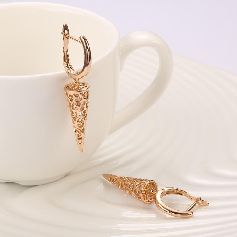 Длинные женские серьги-подвески Kinel цвета розового золота с конусом