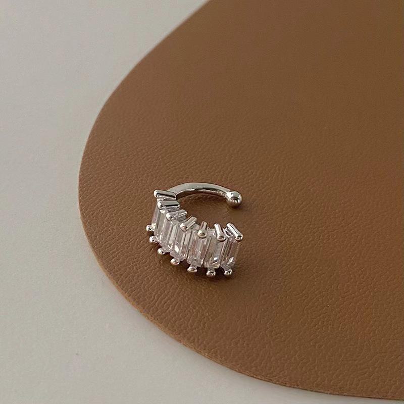 Elegant Zircon Ear Cuff: Luxurious, Shiny Non-Pierced Earring with Unique Design and Chic Personality