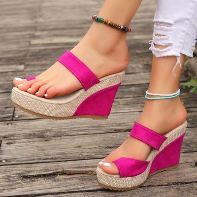 Ярко-розовые женские тапочки на танкетке с кольцом на носке, разноцветные римские сандалии на платформе, женские летние 2025 г., толстая нескользящая подошва, пляжные шлепанцы