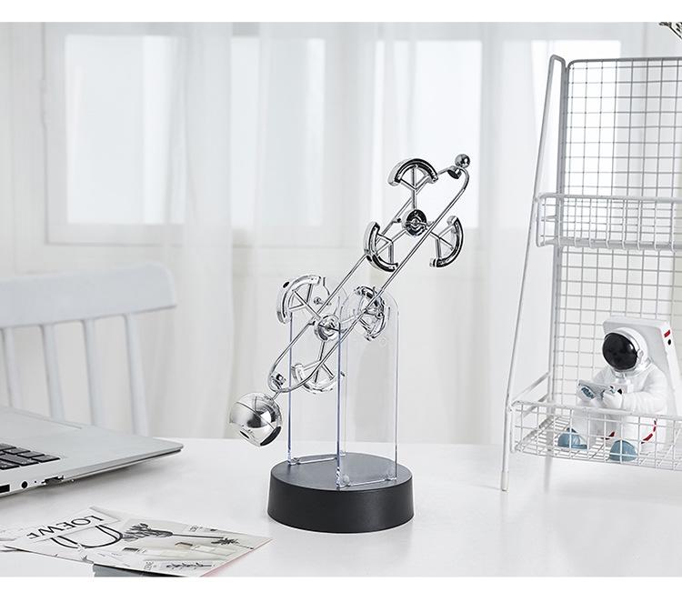 Маятник креативного хаоса в скандинавском стиле: Настольное украшение «Вечное движение» для офиса или кабинета.