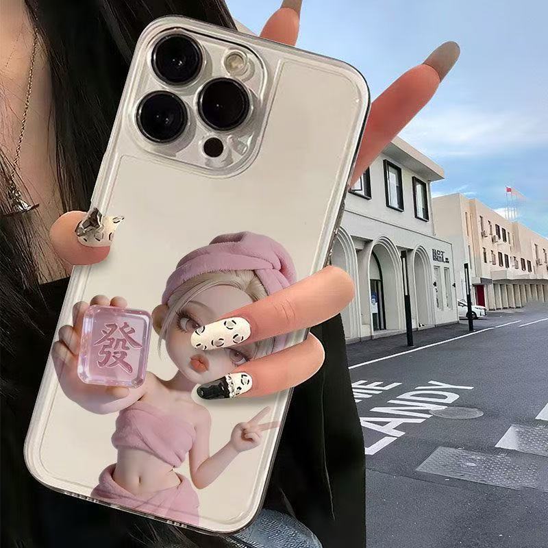 Девушка с индивидуальностью наносит чехол для мобильного телефона iphone17promax apple 16/14pro Guochao 13/12/15/11x