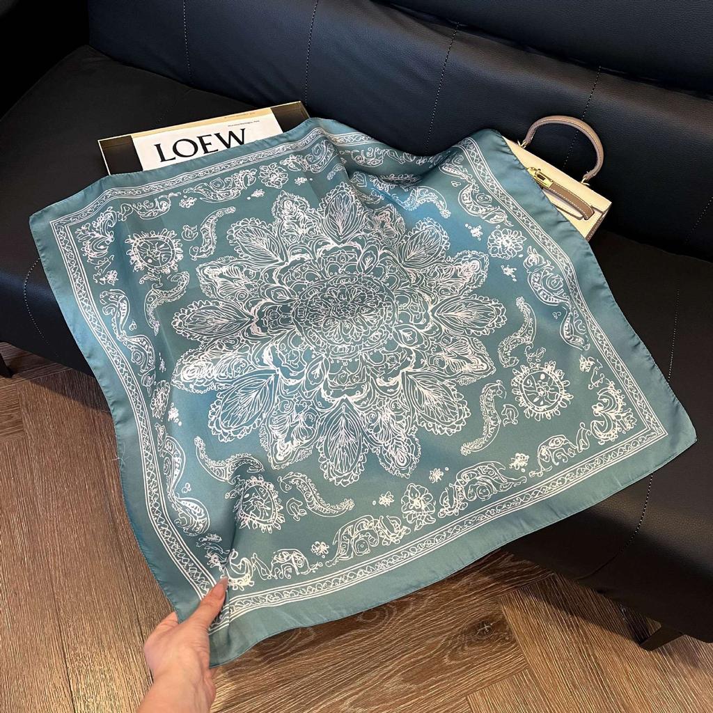 Simulated silk women's small square scarf, Korean cashew nut leopard print small silk scarf, headscarf, four-season scarf, professional scarf.