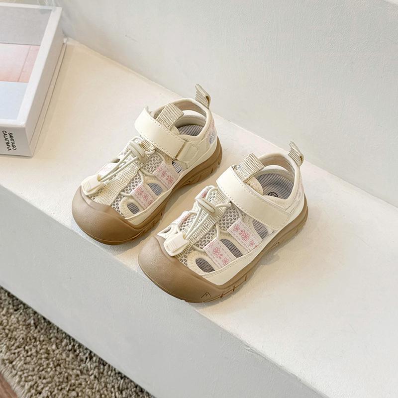 Детские спортивные сандалии Новые детские полые и дышащие повседневные кроссовки Летняя мода для мальчиков и девочек Лоскутная сетчатая пляжная обувь на плоской подошве