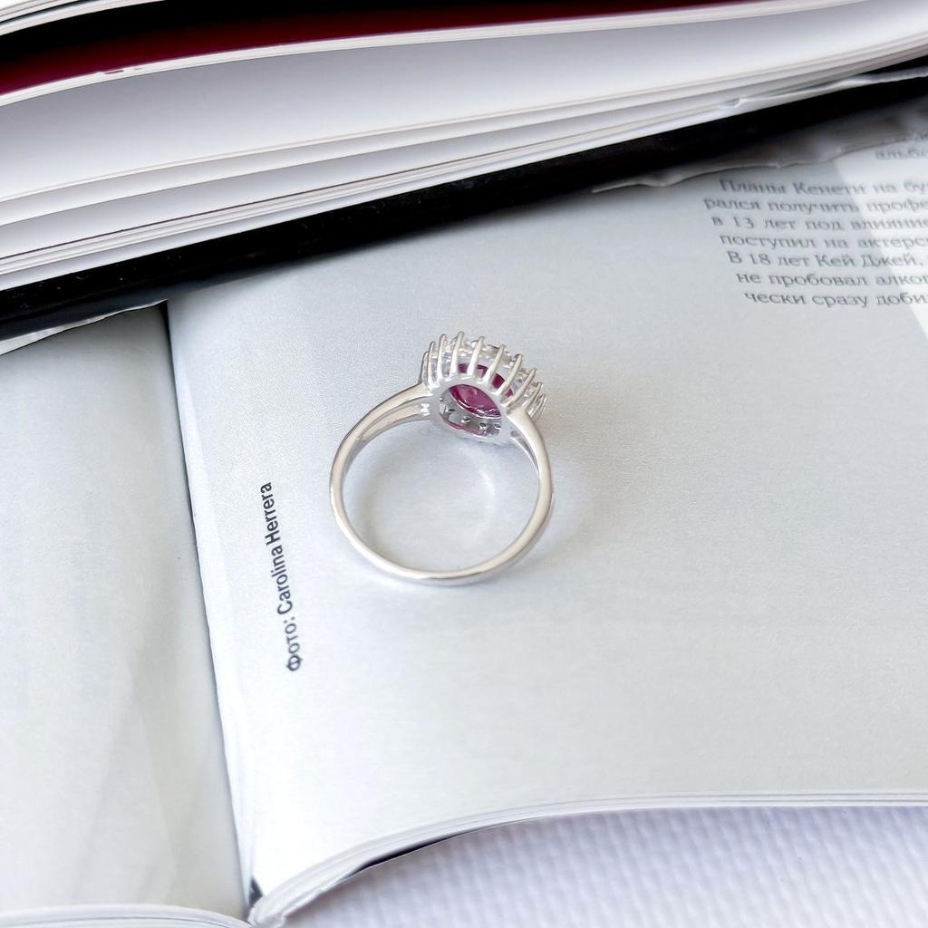 Серебряное кольцо с натуральным рубином, фианитами, вес изделия 3,41 гр (2165088)