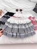 Мини-юбка А-силуэта с маленькими кружевными вставками в клетку с пышной юбкой на весну/лето