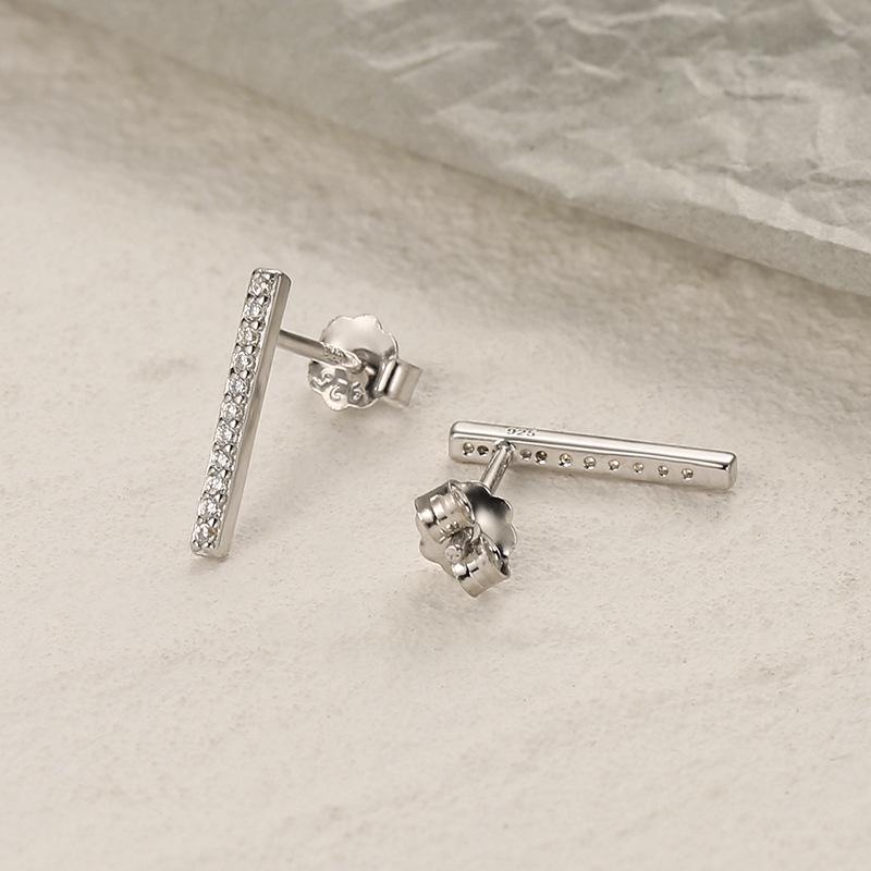 Серьги-гвоздики из стерлингового серебра S925 с дорожкой из фианитов