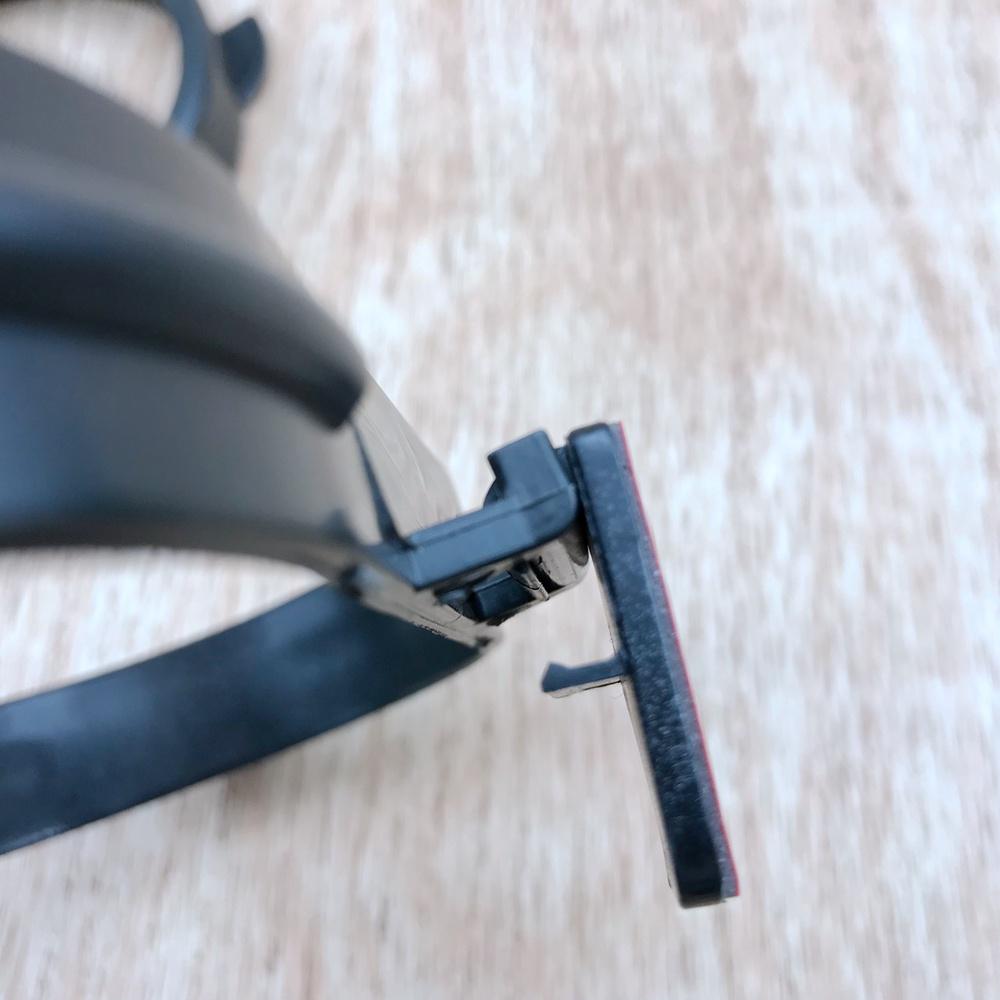 Пластиковая рамка держатель мусорных пакетов в автомобиле. Крепление на двусторонний скотч